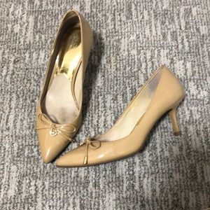 Michael Kors mid-height pump